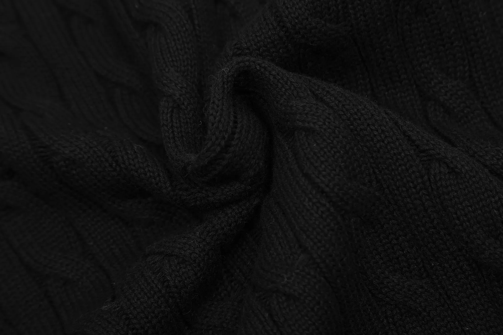 🅿️176 "Top quality" Style number: DS021# (not off the shelves all year round) [Ralph Lauren round neck cardigan solid color pony embroidered logo knitted short sleeves] ✅Ralph Lauren classic basic versatile all-season cardigan knitted short sleeves ✅Main supplier platform live broadcast Wholesale entities Replenish when out of stock Not off the shelves ✅ZP quality 1:1 version Scan the code to enter the GF website Counter quality ✅Details and quality are the only one in Guangzhou. Imported quality cotton yarn, focusing on high-end, cost-effective. Needless to say good quality. ✅The version is restored to the original order. The maximum size can be worn up to 160 pounds. Loose, comfortable and stress-free.